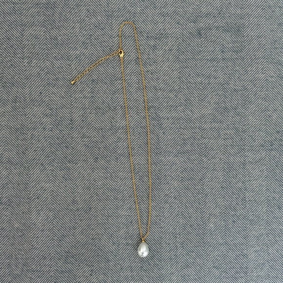 Tuckernuck Jewelry - NWOT Tuckernuck Faux Pearl Pendant Necklace